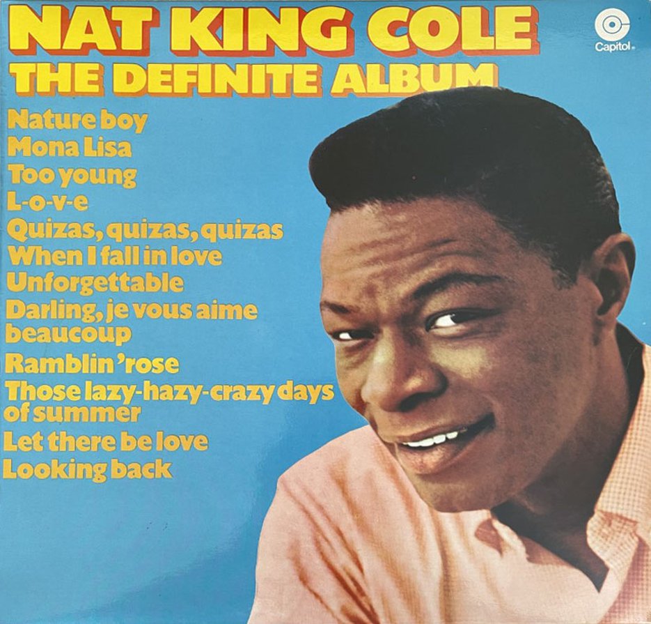 Hoes van de elpee Nat King Cole The Definite Album, Capitol Records, compilatie uit 1975 (collectie auteur)