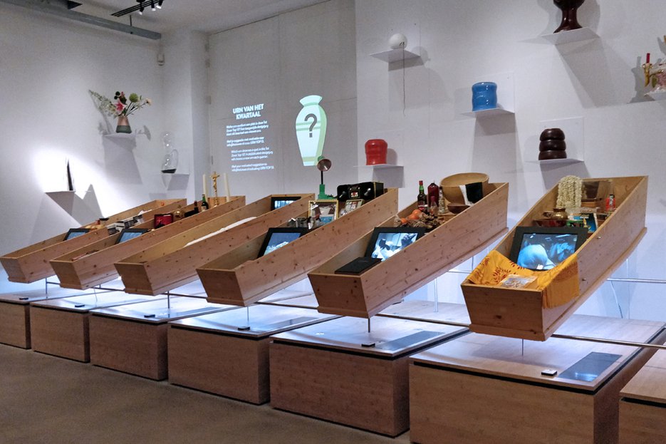 The ritual stage takes a look at the funeral rituals of different population groups