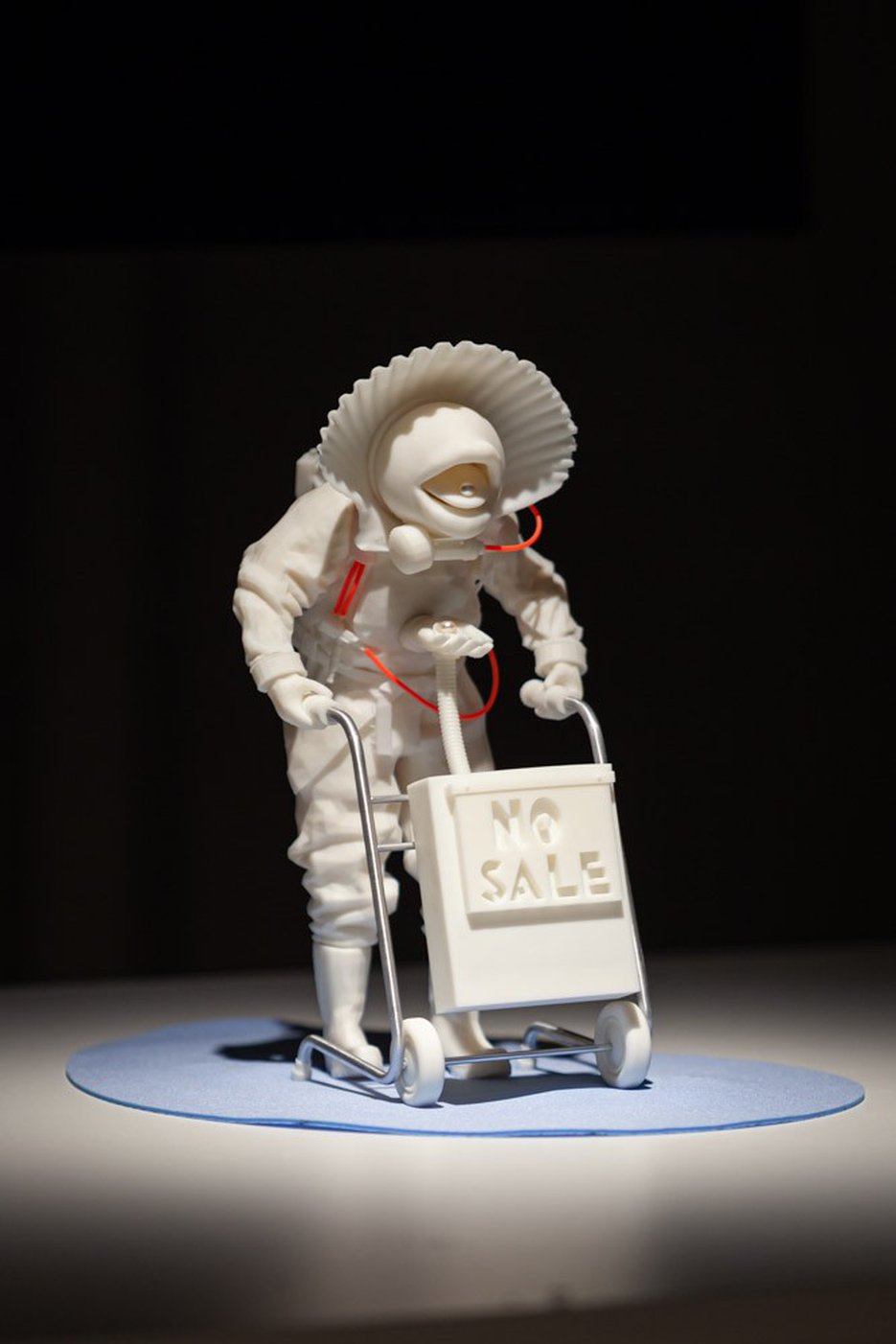 Clam-man (500+) uit 2020, conceptueel werk van Iris de Vries. Eén van de winnaars van de Design Challenge 'Wie wil er eeuwig leven?'