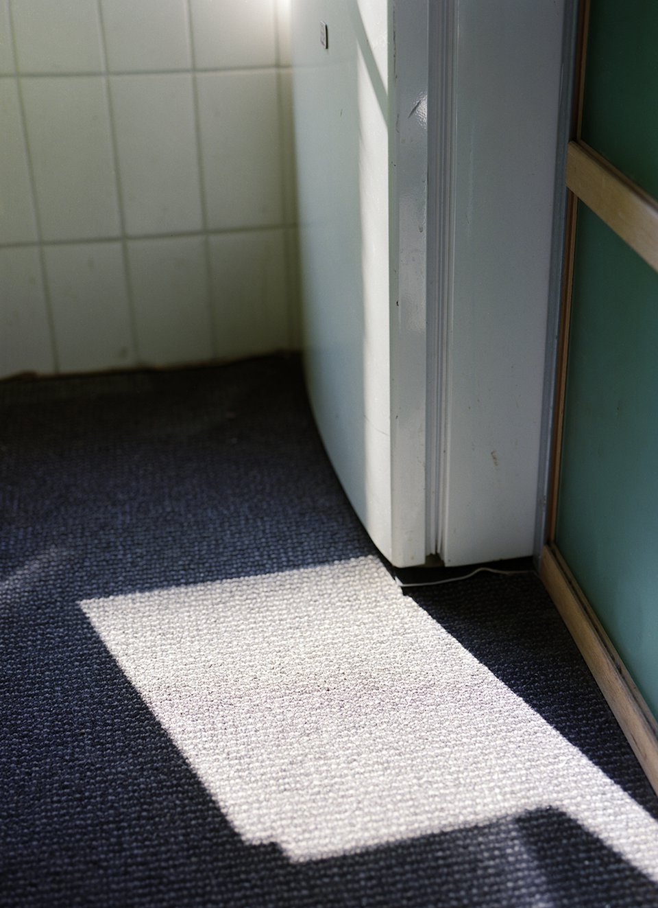 Foto 2 uit de serie Ik ruik hem nog steeds, Satijn Panyigay